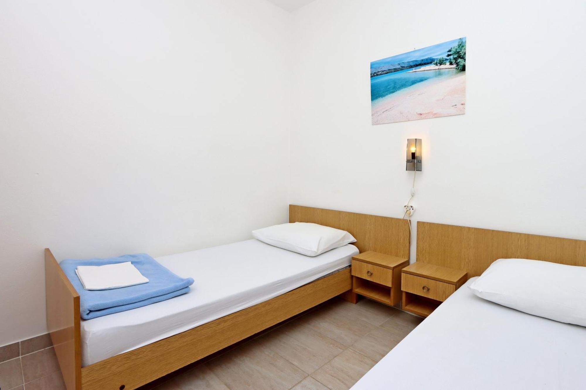 Apartments With A Parking Space Pag - 18345 Pag Town Zimmer foto